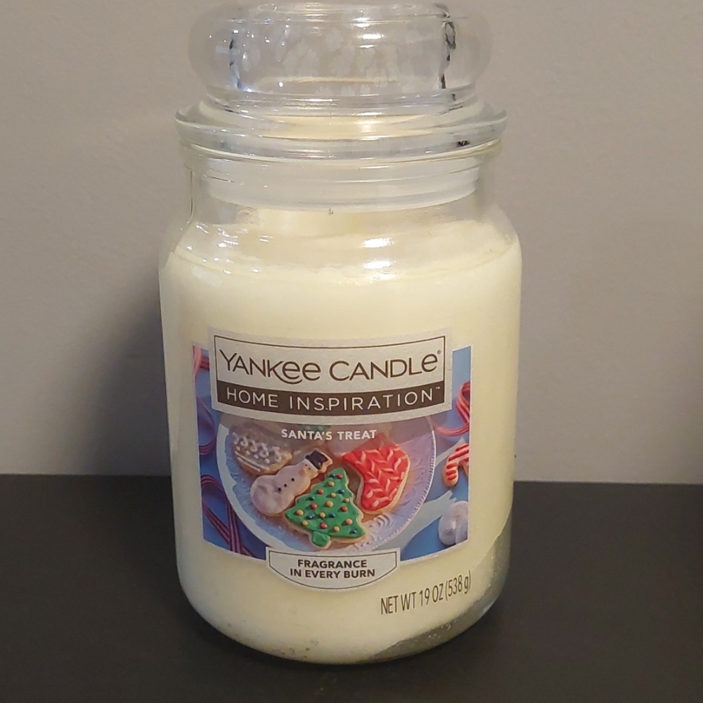 YANKEE CANDLE Home Inspiration Santa's Treat Large Jar Candle - Picture 1 of 4